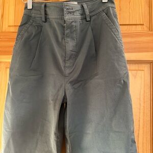 Everlane  Green Kalama Trouser, Pant size 0. Color Kalama